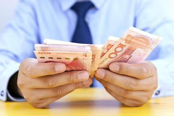 火炉城市：盛夏酷热之谜与生活百态揭秘